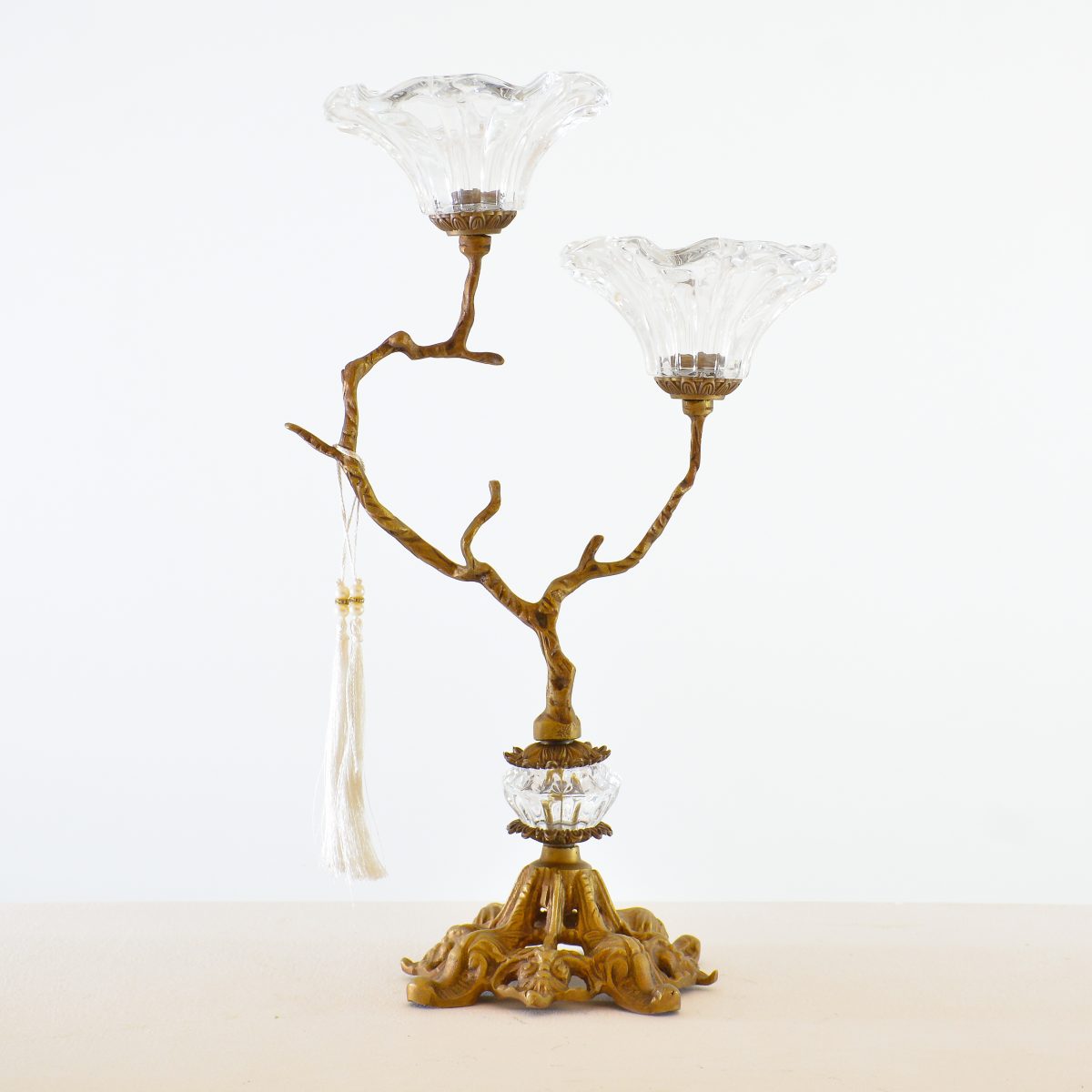 شمعدان أنتيك من فرع شجرة فيكتوريا