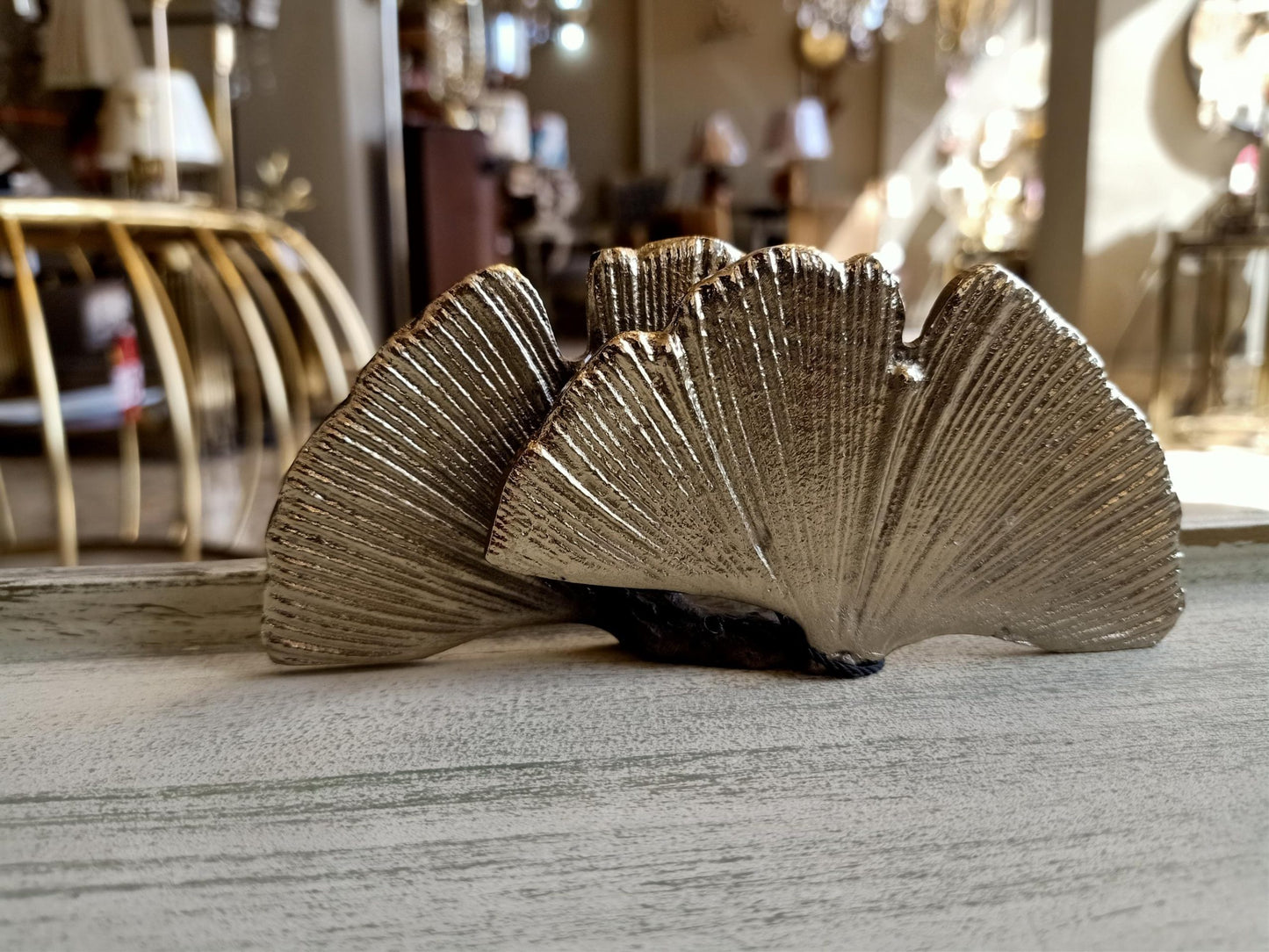 ملحق بركاني، جناحان من حجر السوليتير