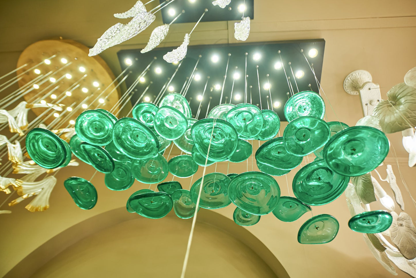نجفة سلك إكستريم، 25 لمبة، خامات متعددة، 120×50 سم ألوان متعددة من قنديل مصر - Extreme wire Chandelier, 25 Lights, Mixed Materials, 120×50cm |Kandil Egypt