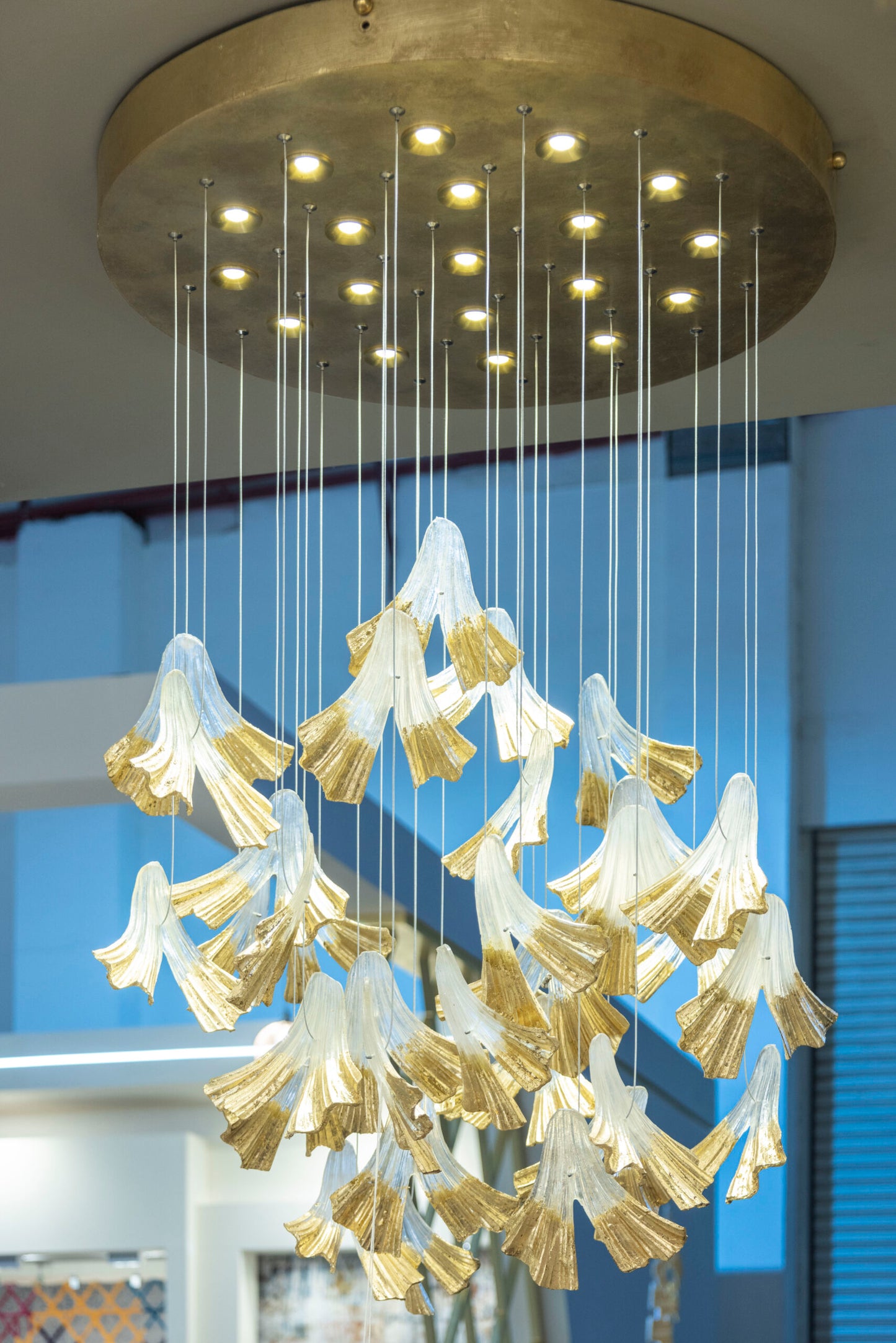 Orland wire chandelier 70 cm gold leaf 34 wire 19 spot - gold