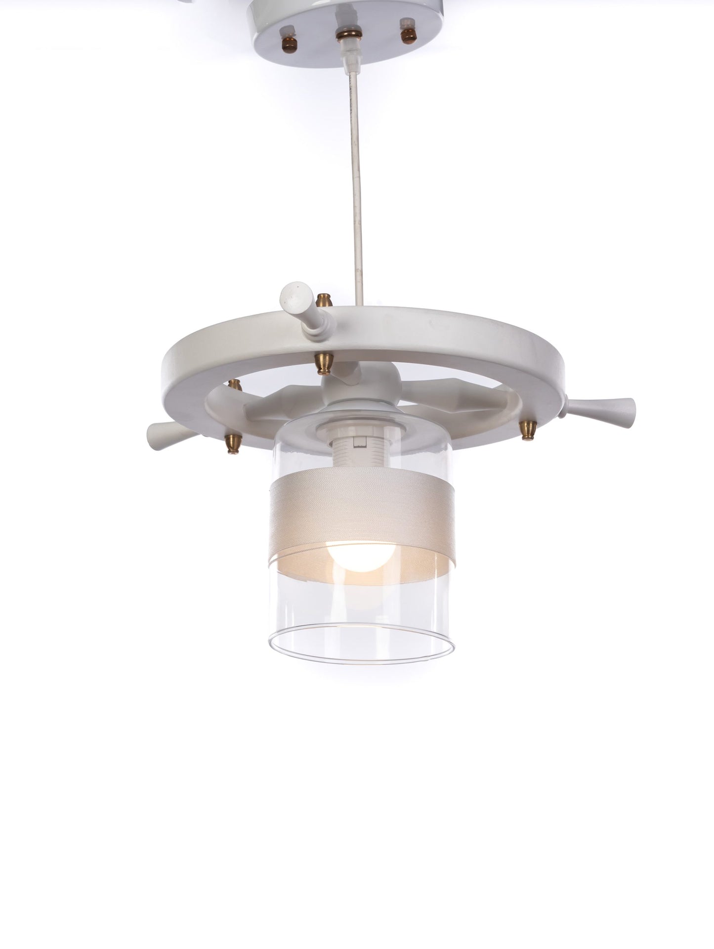 معلقة واحد أبيض اللون