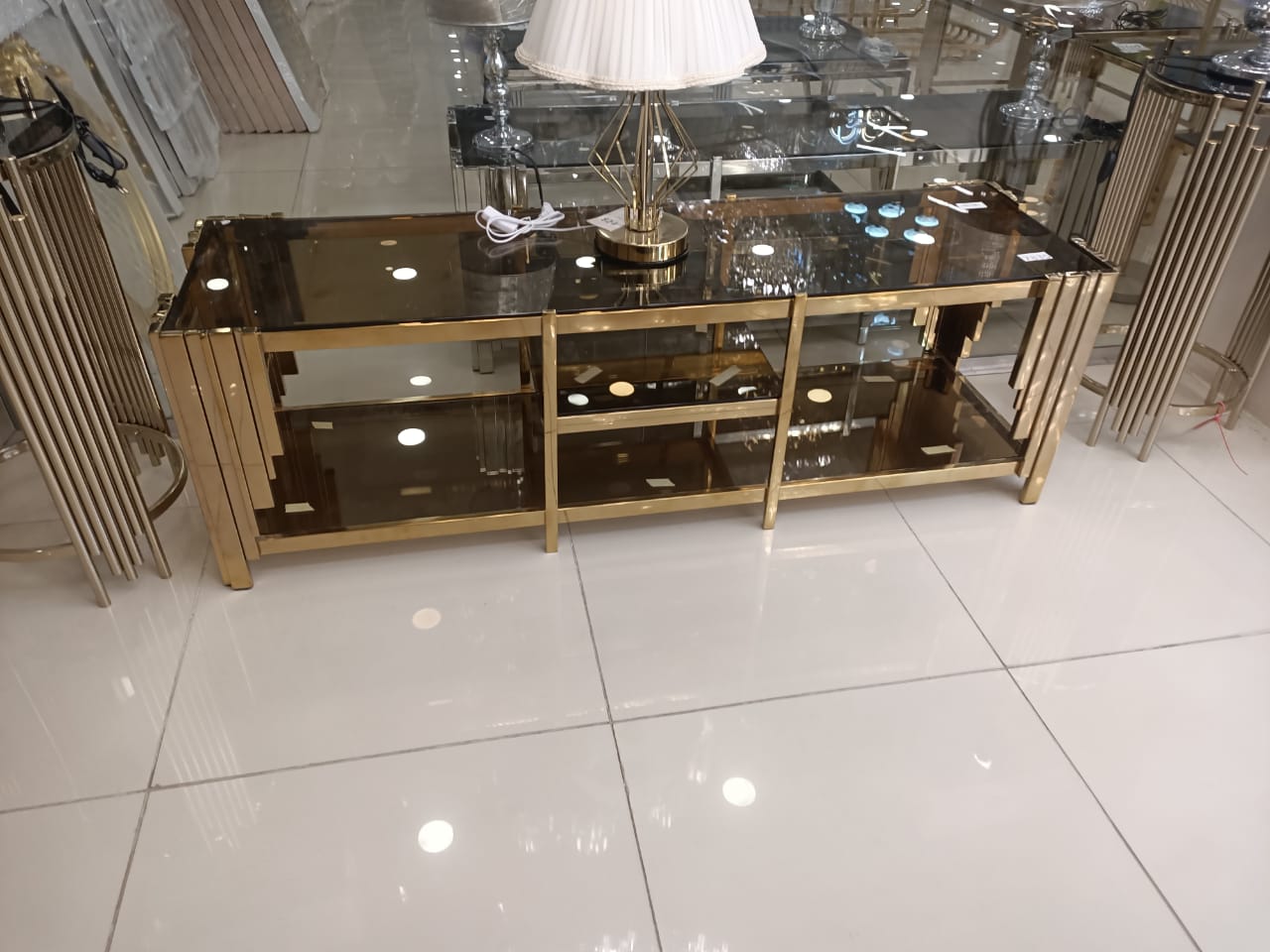 ترابيزة تلفزيون، ستانلس ستيل ذهبي من قنديل مصر - TV Table, Stainless Steel Gold|Kandil Egypt