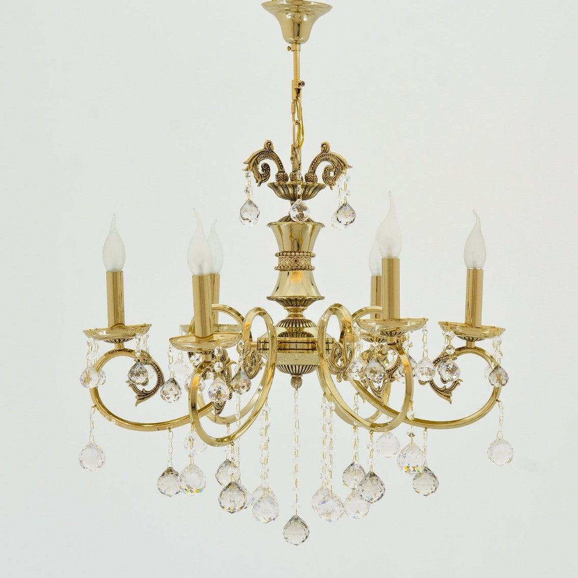نجفة نانسي الذهبية بستة لمبة، من تصميم كانديل، مصر