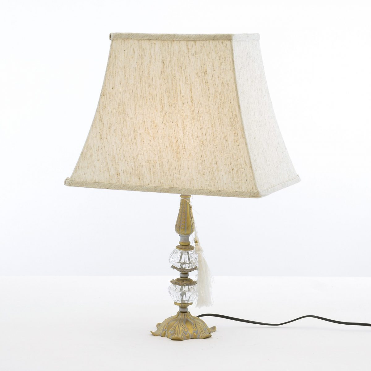 أباجورة على شكل أوراق شمبانيا فيكتوريا