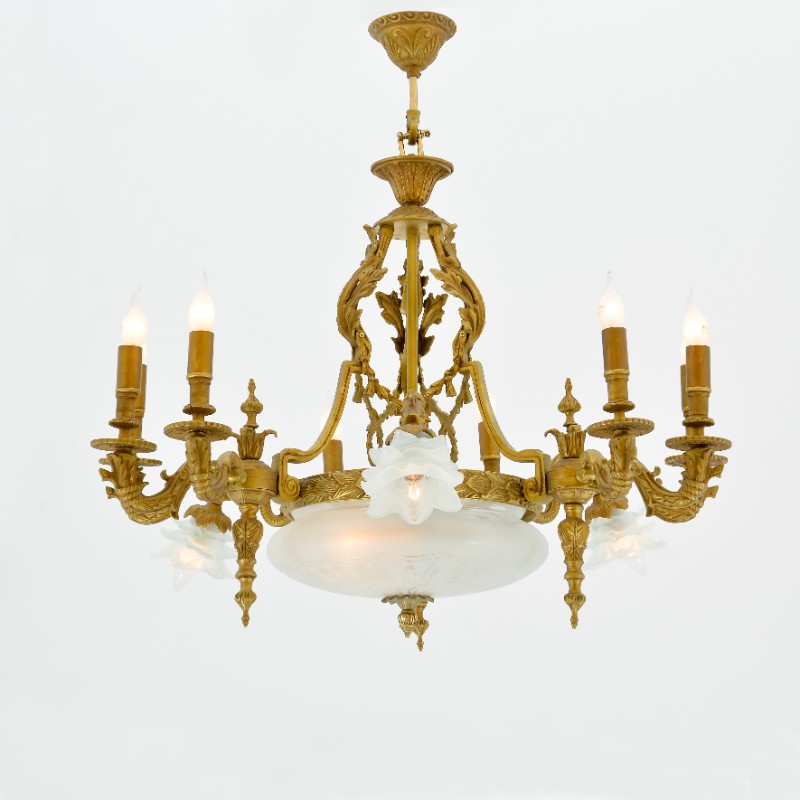 نجفة عتيقة من 12 لمبة على شكل شجرة