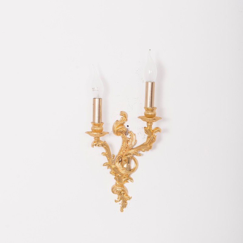 أبليك عصري ذهبي اللون من اليونان، مزود بإضاءة مزدوجة