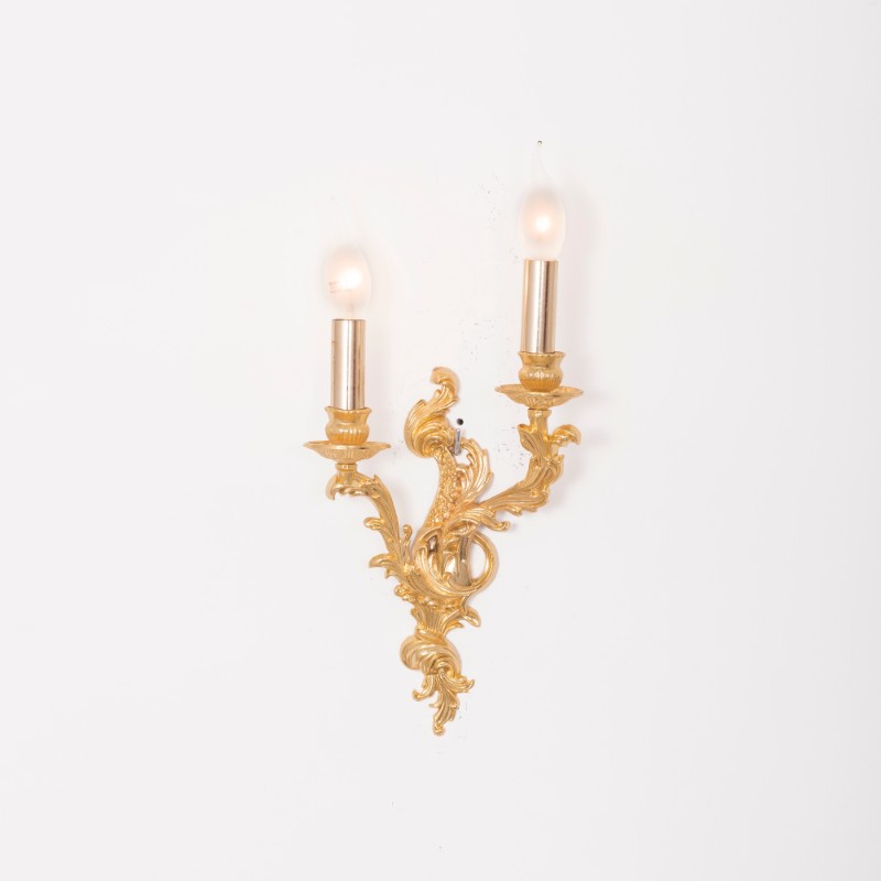 أبليك عصري ذهبي اللون من اليونان، مزود بإضاءة مزدوجة