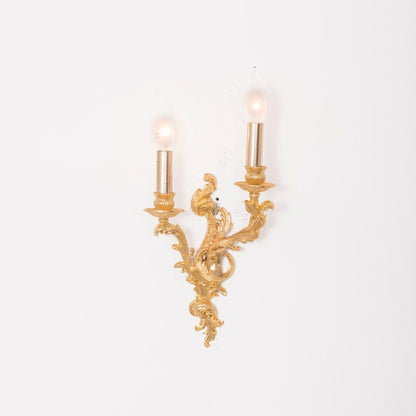 أبليك عصري ذهبي اللون من اليونان، مزود بإضاءة مزدوجة