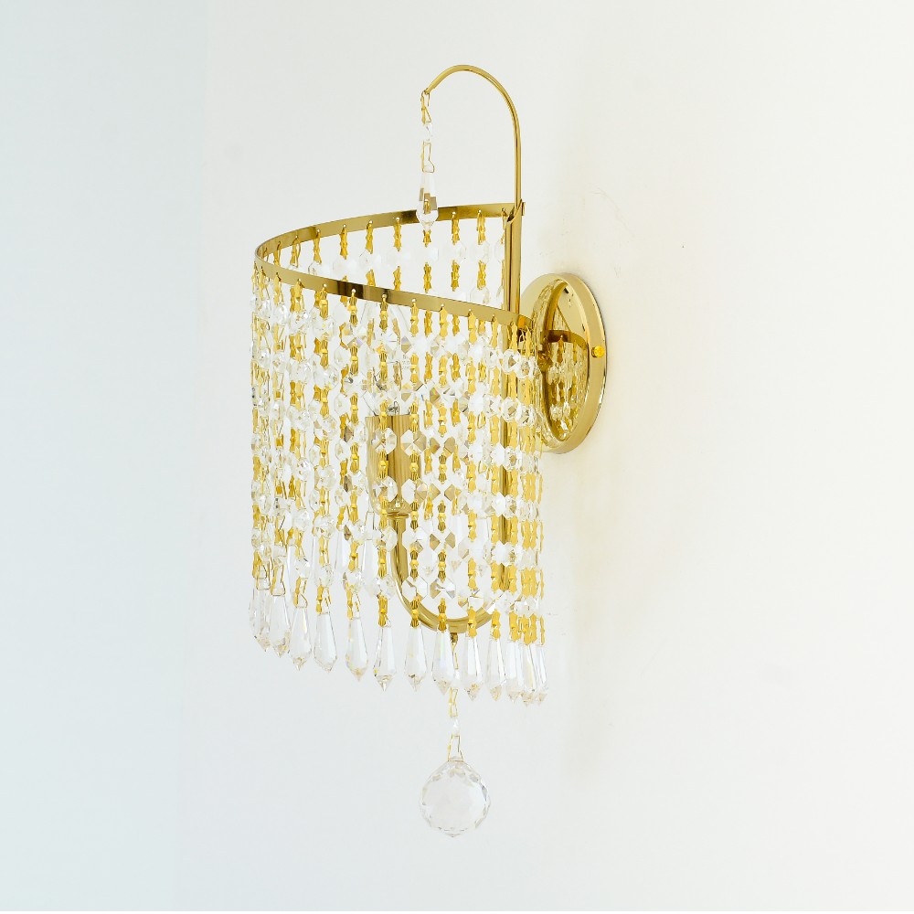 أبليك ذهبي من ماكينزي، بإضاءة واحدة، من إنتاج شركة قنديل المصرية.