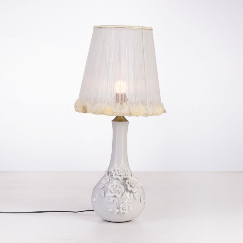 أباجورة مزهر بإضاءة واحدة