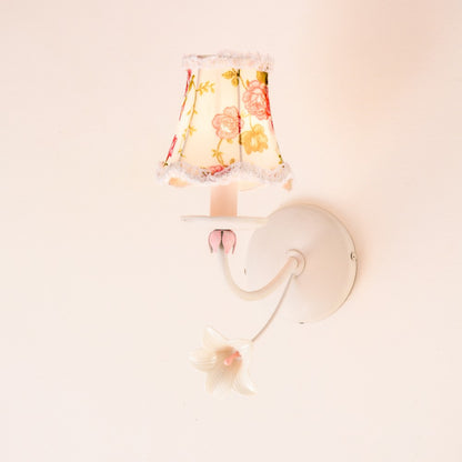 أبليك أبيض بإضاءة واحدة على شكل زهرة سيراميك