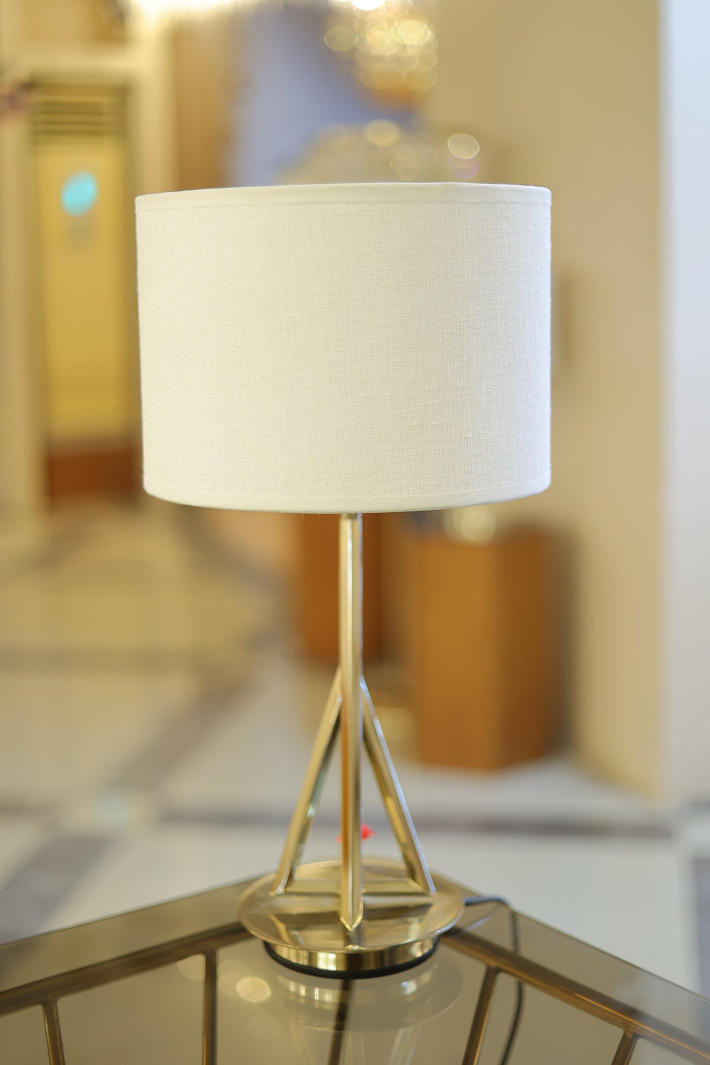Pyramid Table Lamp, 1 Lights, Metal, 25×50cm - Solitaire Gold - أباجورة، 1 لمبة، معدن، 25×50 سم - سوليتر ذهبي