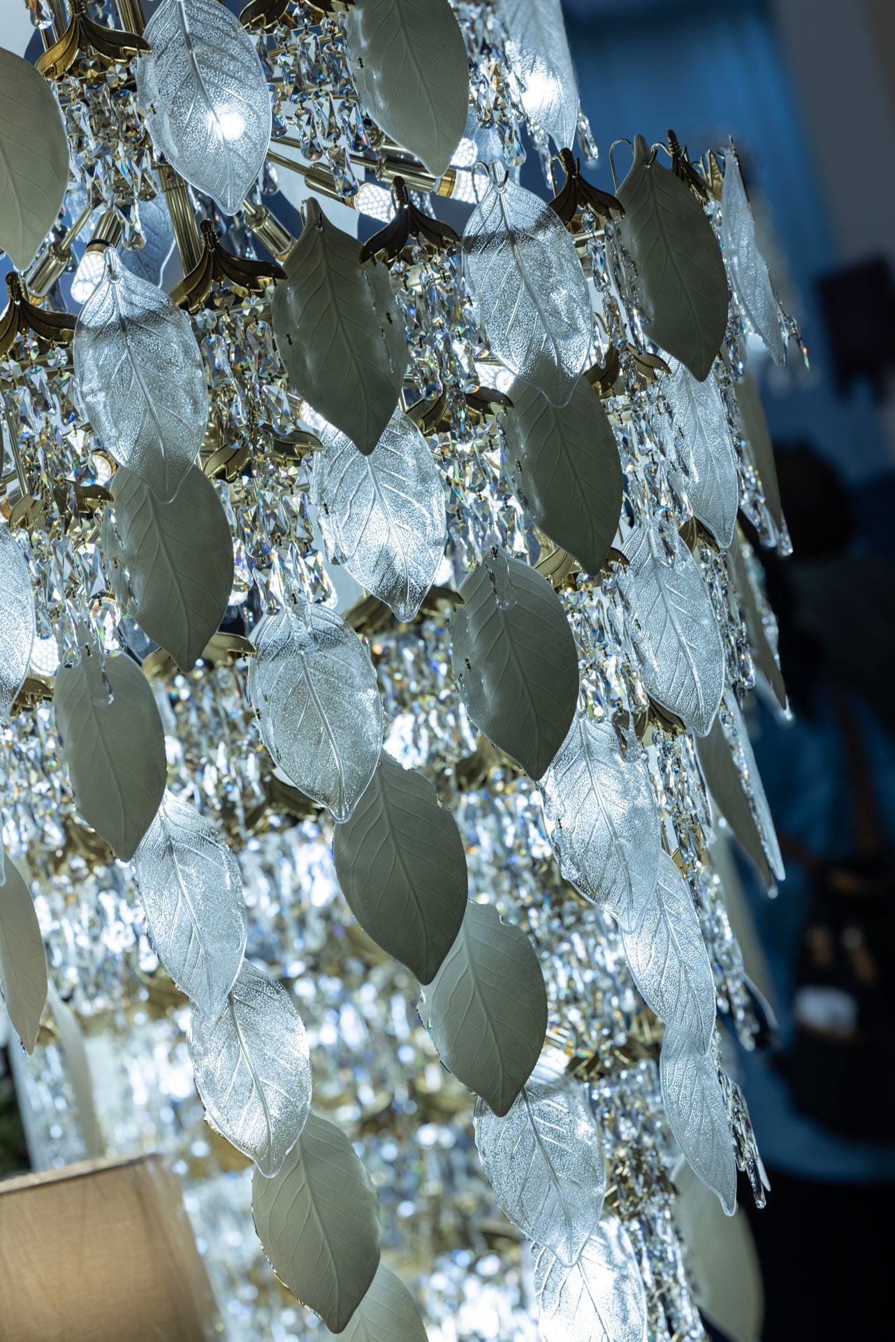 Chandelier 120 cm round ceramic leaf crown 12 layers 5692 solitaire gold