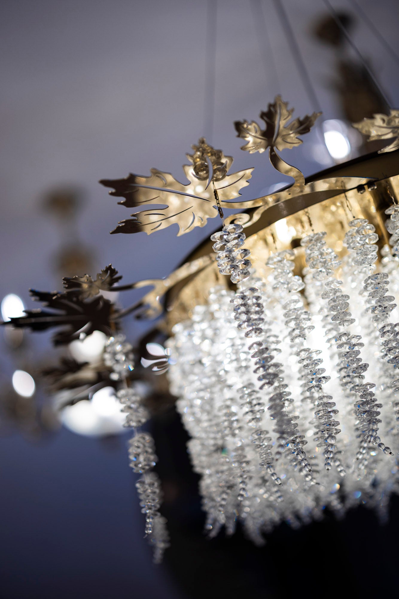 Chandelier 1 meter round grapes leaves code 5519 with crystal solitaire gold