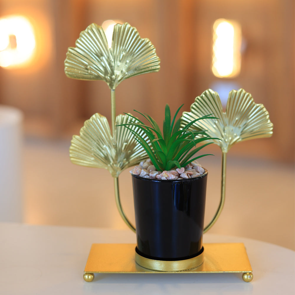 Leaves Table accessory, Metal, 16×18cm - Gold-إكسسوار ترابيزه أوراق شجر، معدن، 16×18 سم - ذهبي