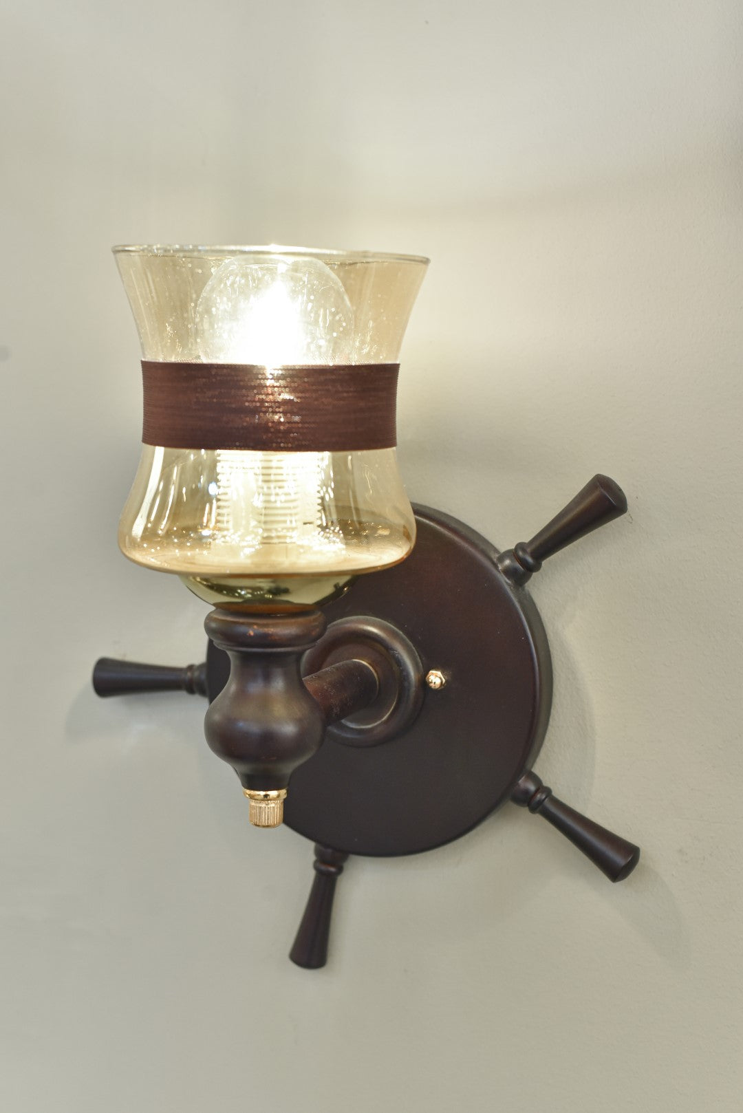 Tambourine wall lamp