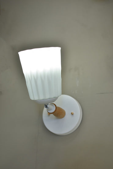 white fan single wall lamp