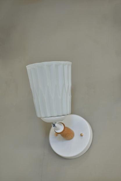 white fan single wall lamp