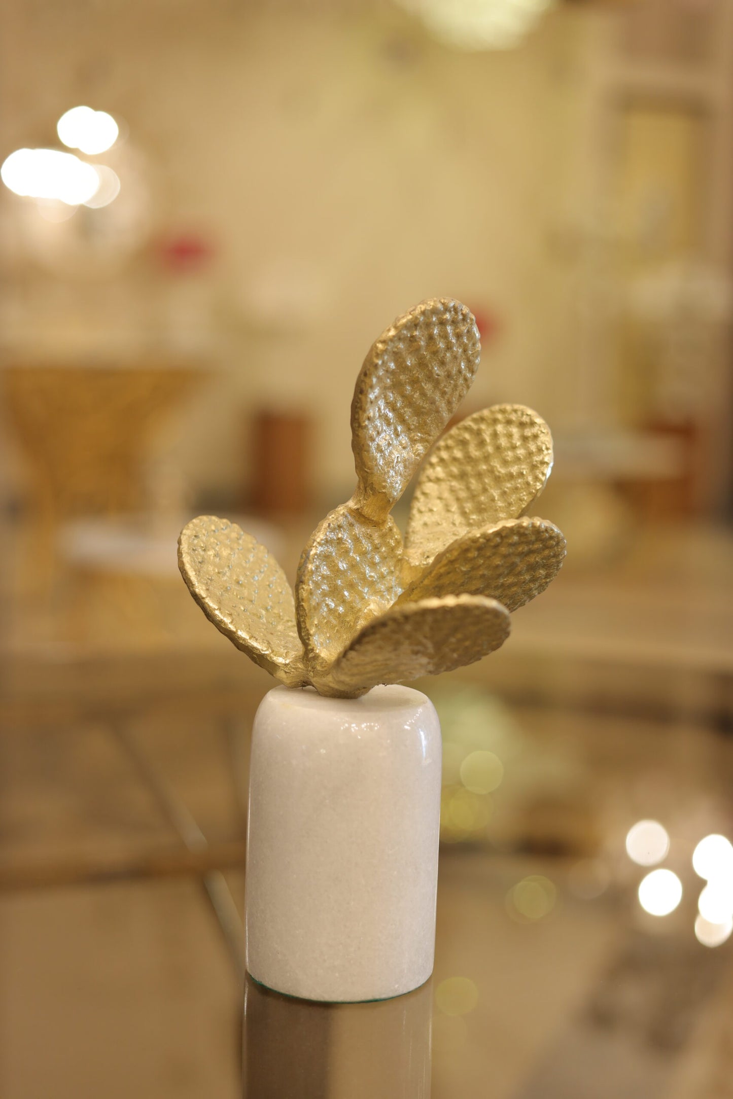 إكسسوار على شكل صبار شائك، قاعدة رخامية أسطوانية لامعة 71204100