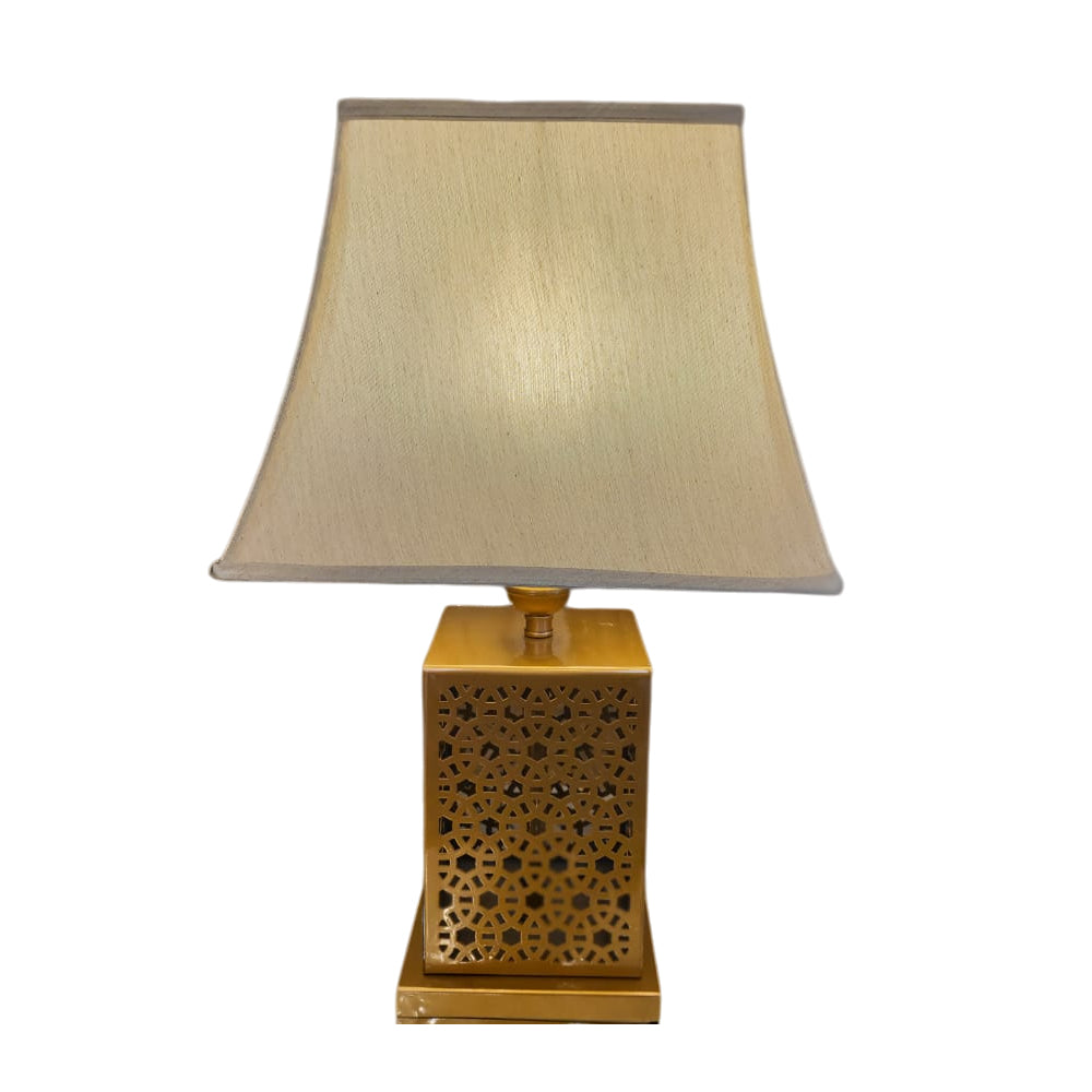 أباجورة مربع الشكل مقطوع بالليزر مع شابوة 81210280