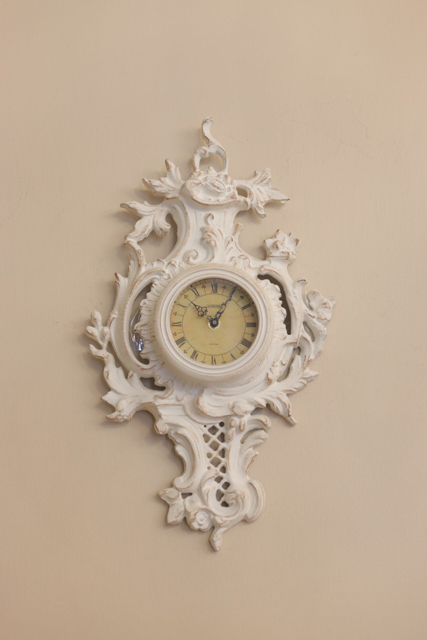Altamora clock whitey
