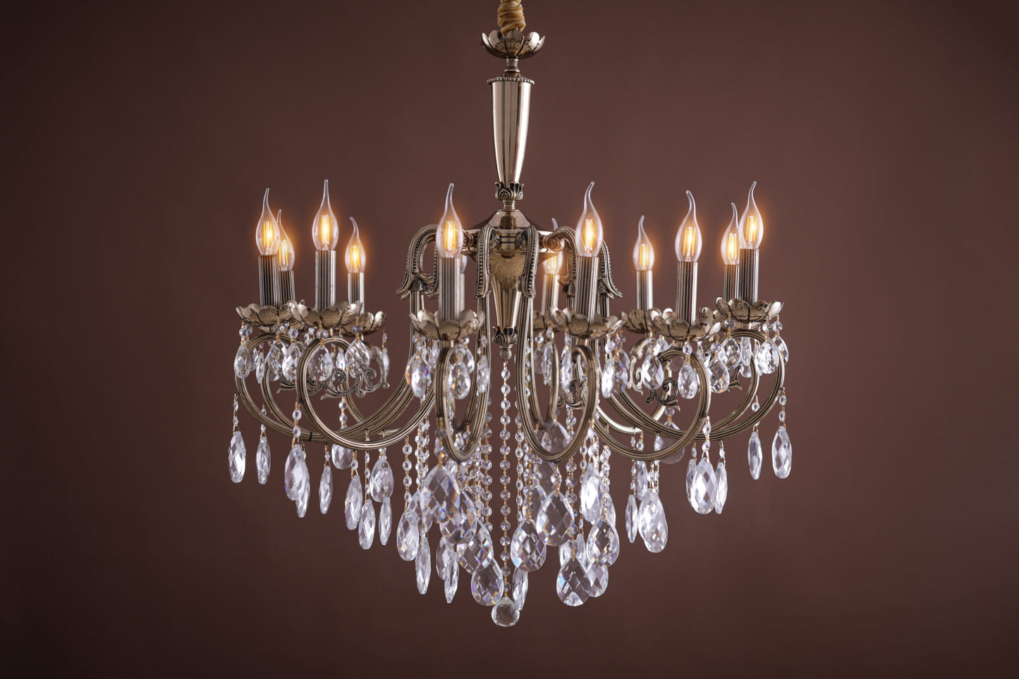 شكل أسد ذو 12 لمبة ذهبي