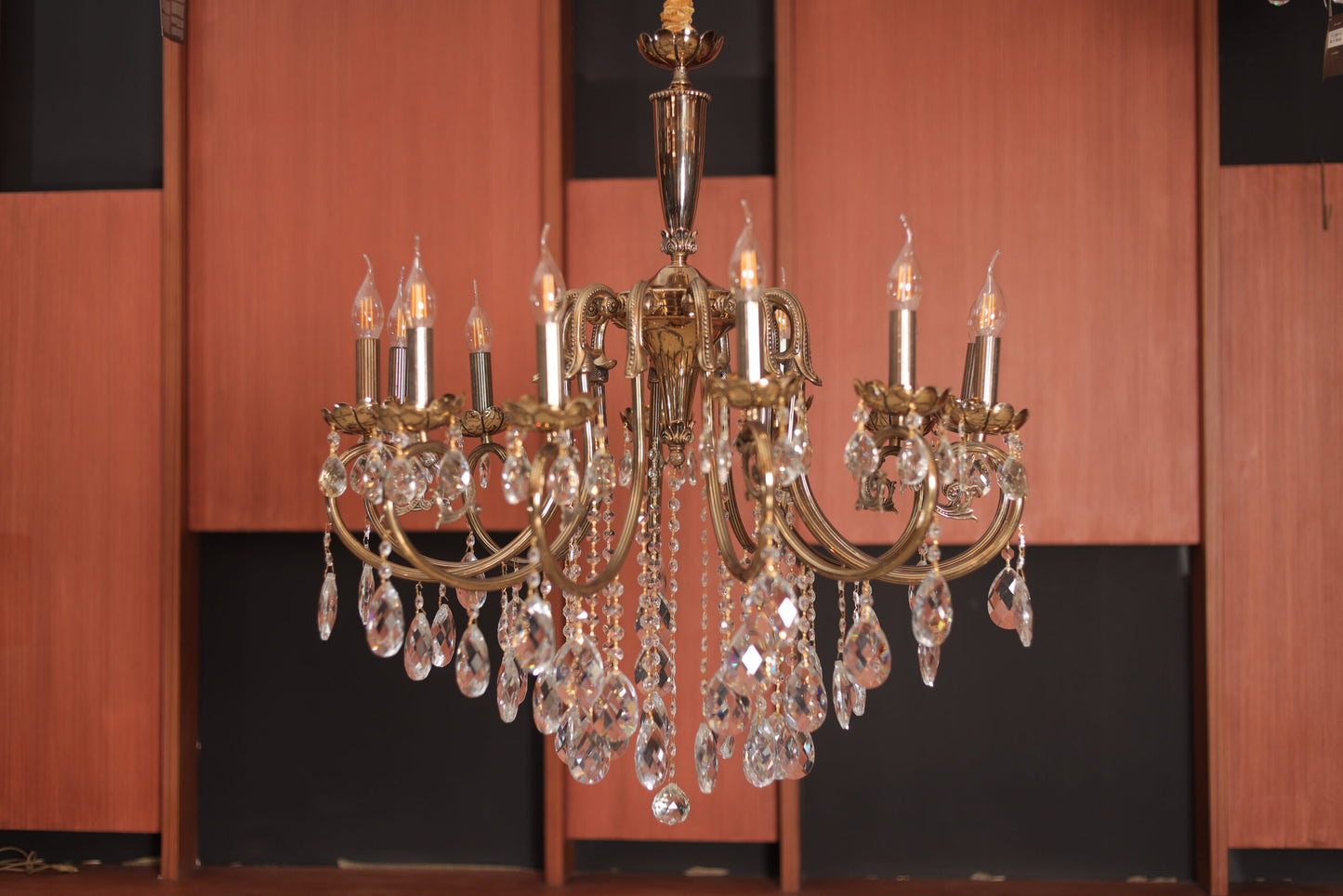 شكل أسد ذو 12 لمبة ذهبي