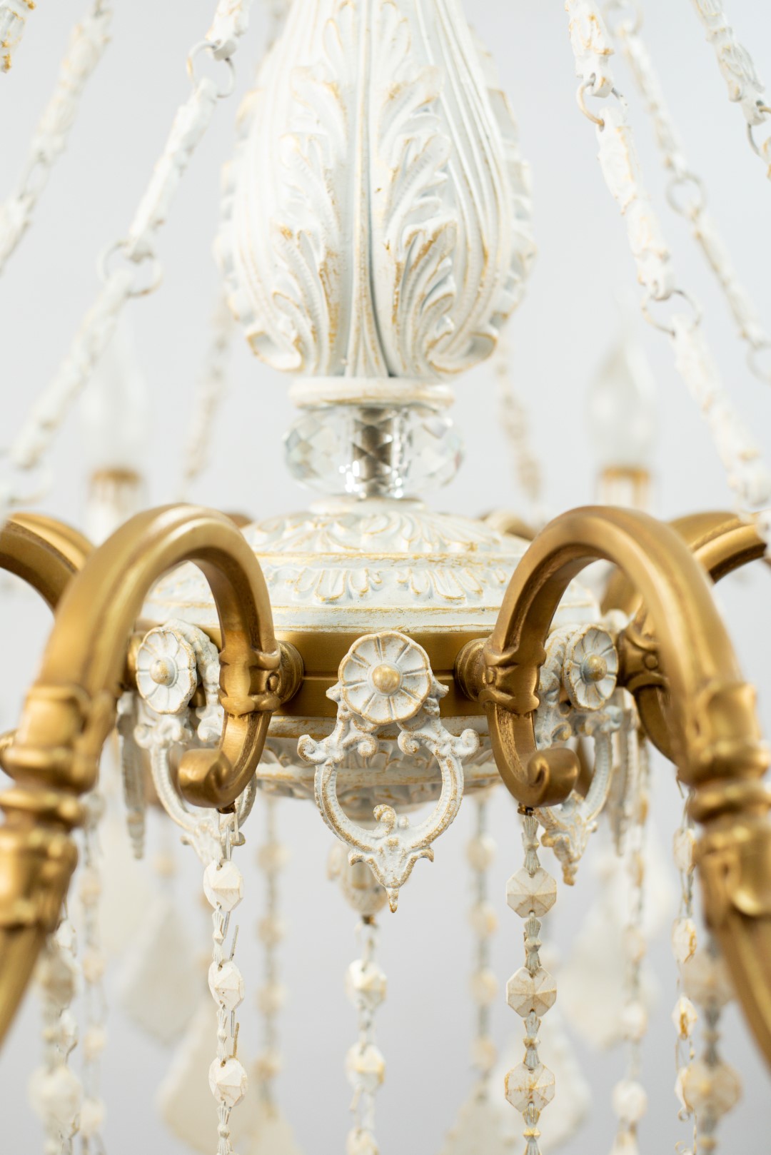 Gardenia 8-lamps whitey chandelier