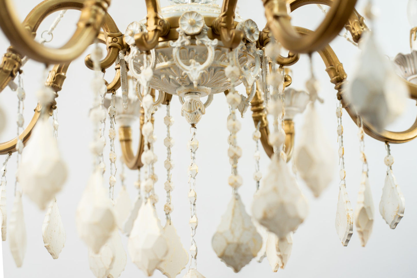 Gardenia 8-lamps whitey chandelier