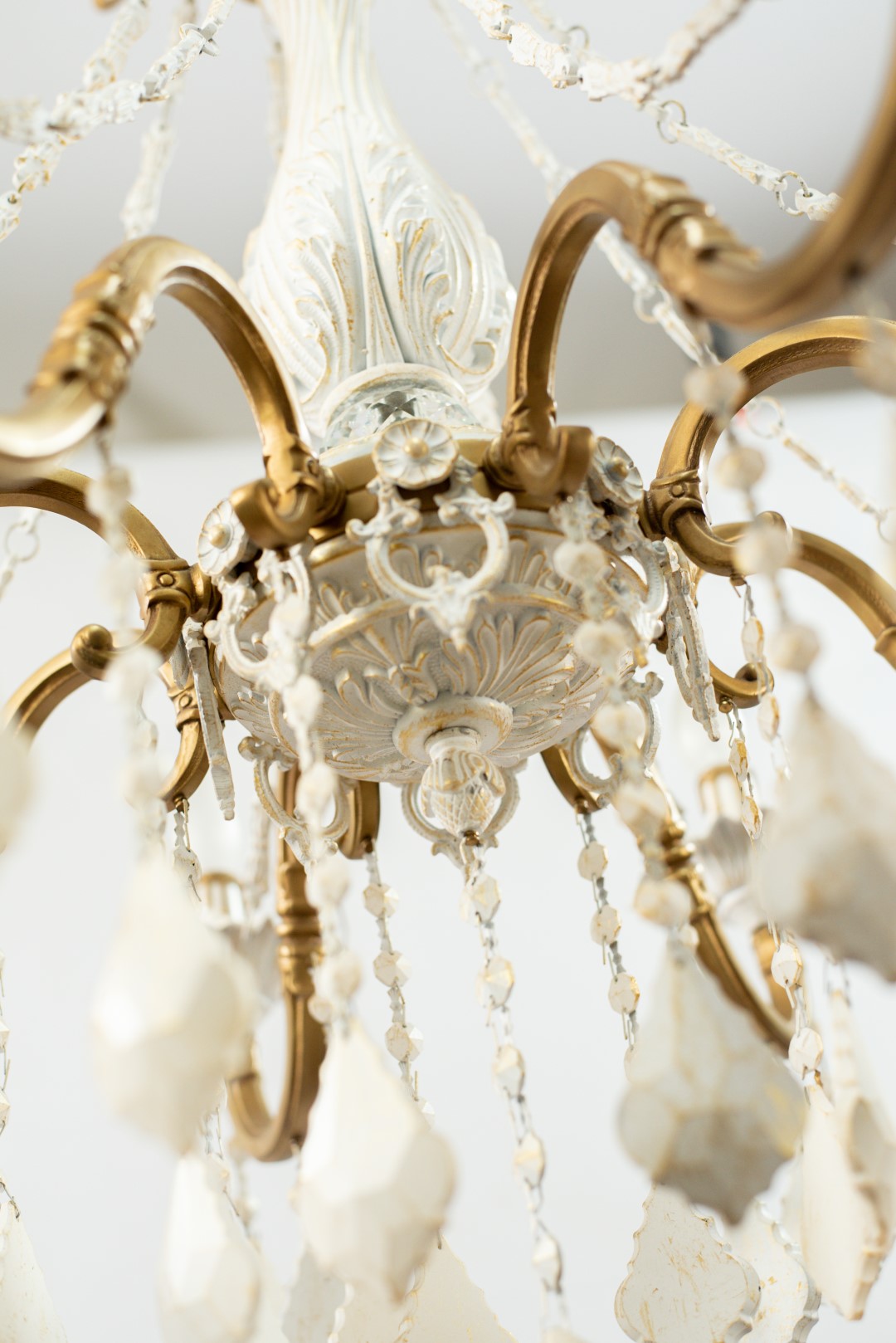 Gardenia 8-lamps whitey chandelier