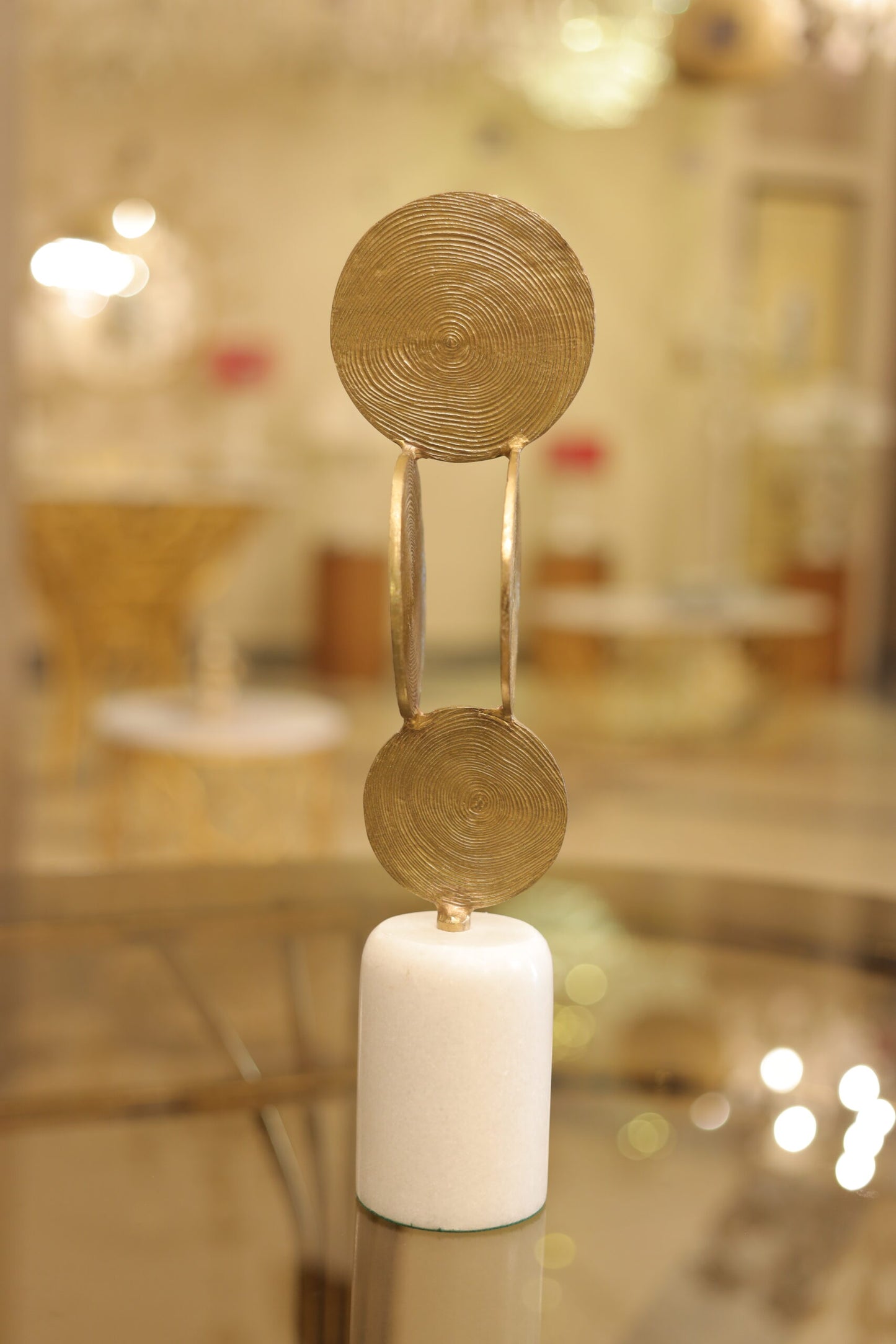 ملحق نادي فينورد، قاعدة أسطوانية من النحاس والرخام، المنتج 71204900