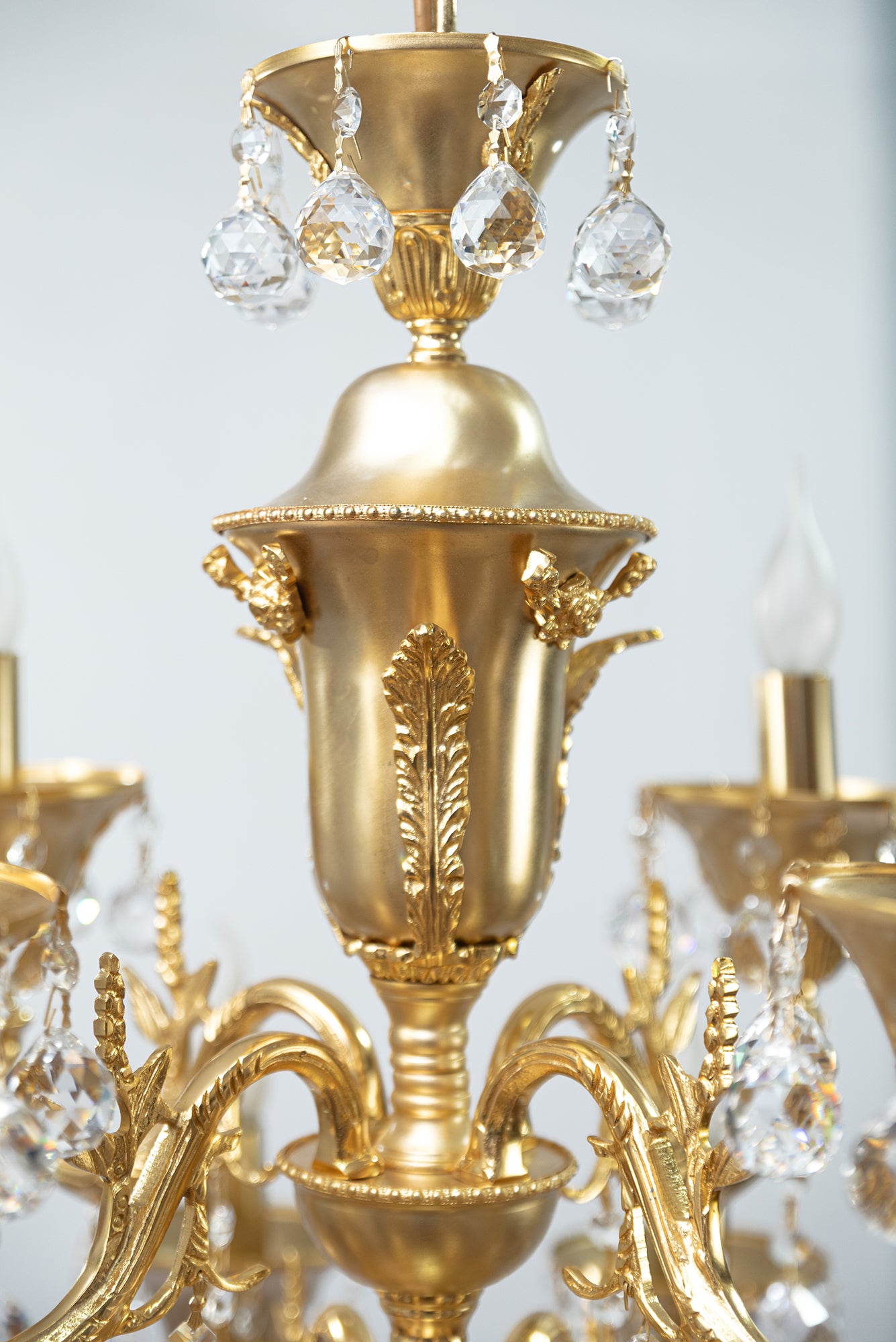 نجفة بتصميم كوب معدل، 12 مصباحًا، نحاس، 70×90 سم - ذهب عيار 24