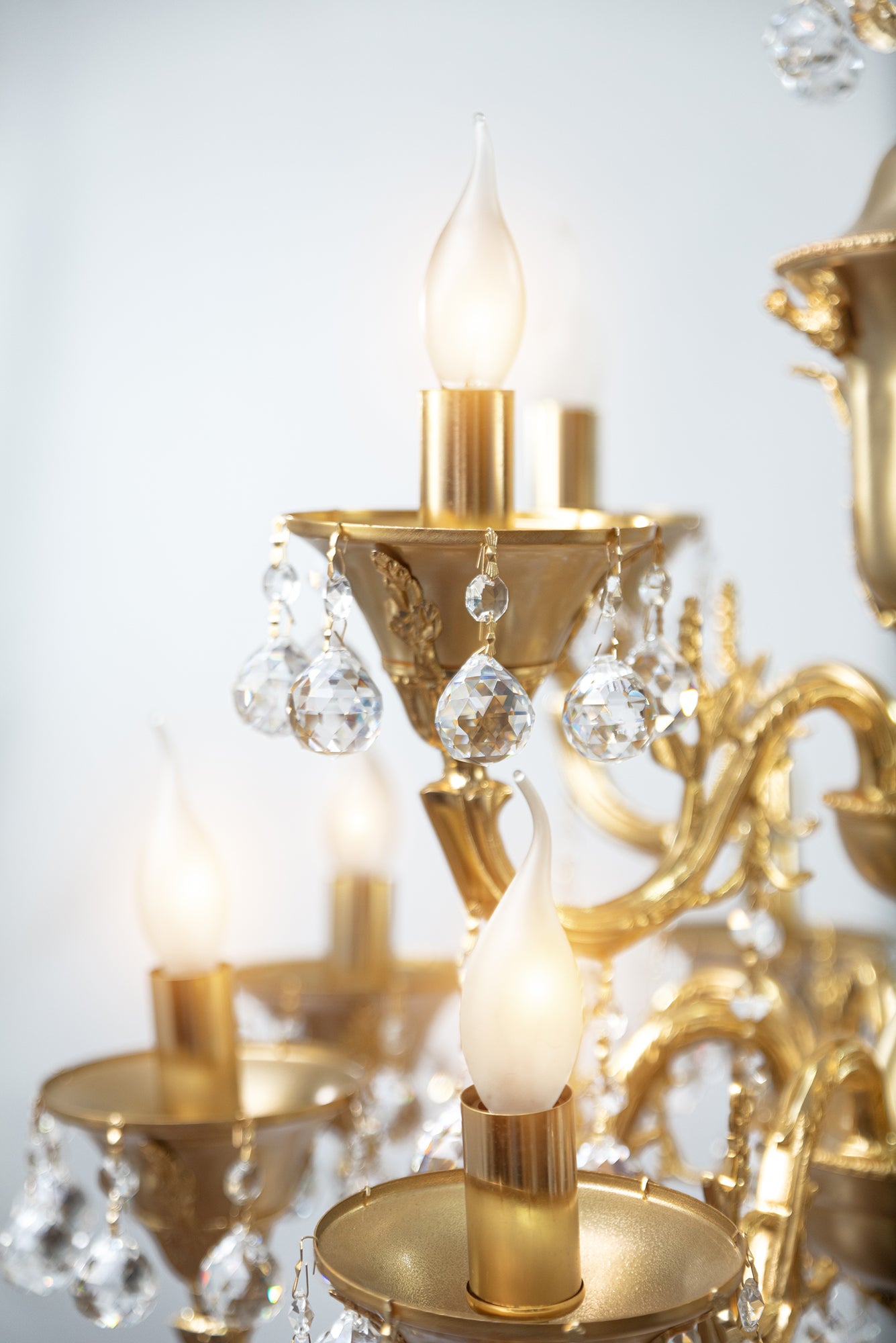 نجفة بتصميم كوب معدل، 12 مصباحًا، نحاس، 70×90 سم - ذهب عيار 24