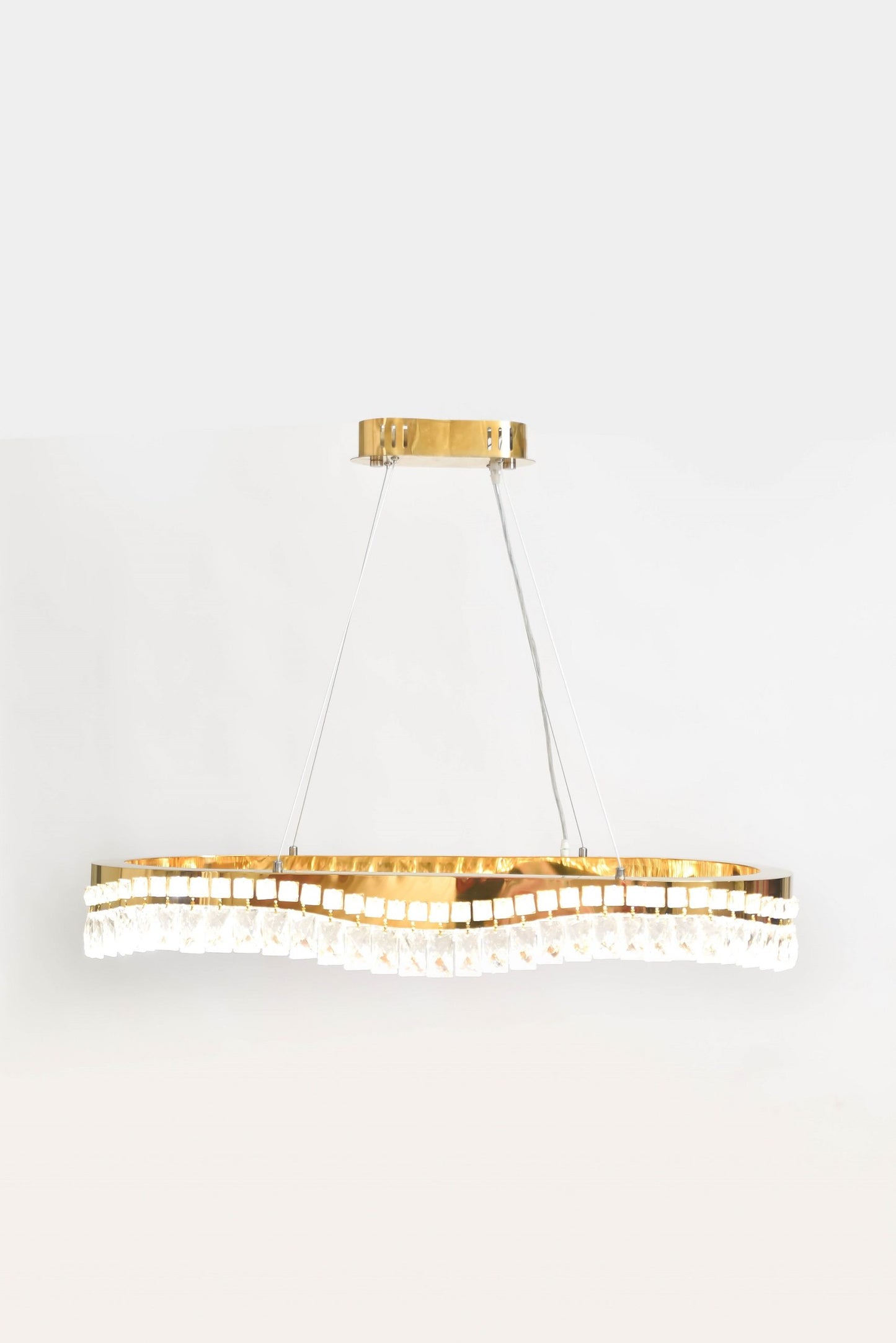 نجفة بيضاوية الشكل مزودة بإضاءة LED على شكل موجة حب مربعة، 90 × 50 سم، المنتج 5661، لون ذهبي